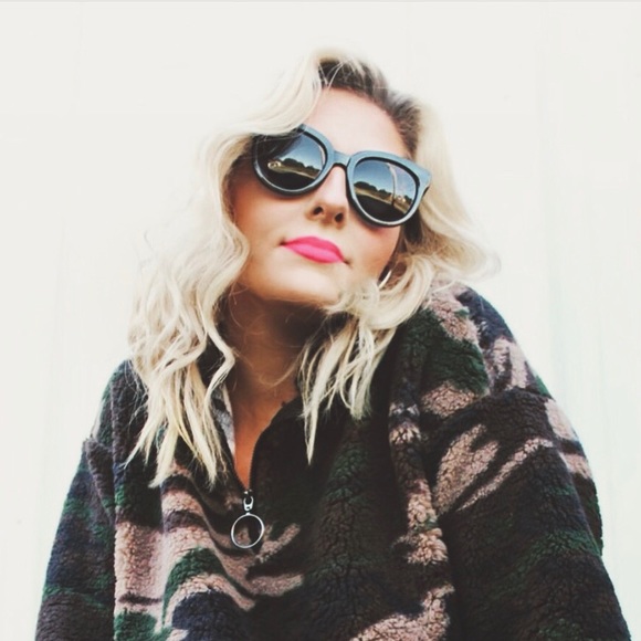 Meet your Posher, Kenzie - Picture 1 of 1